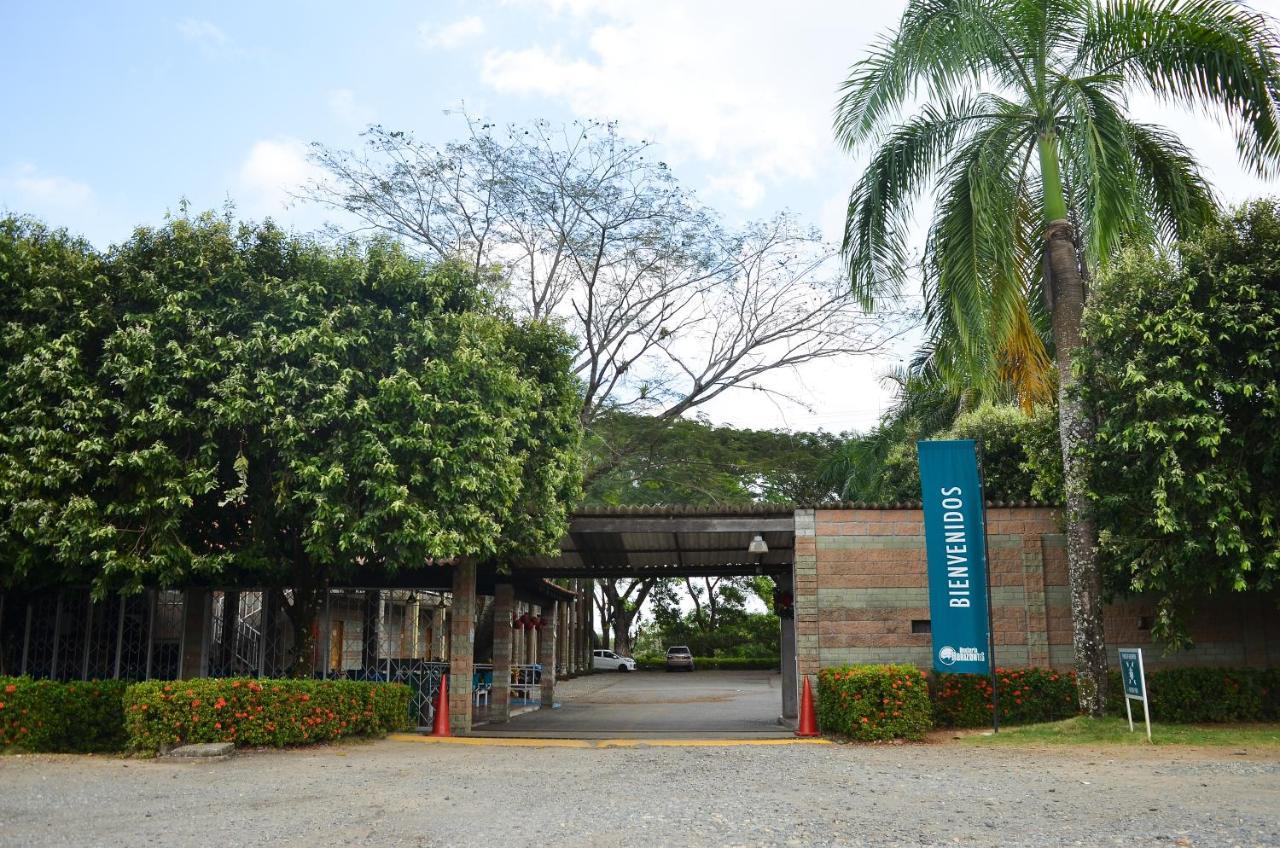 Hostería Horizontes Caucasia Exterior foto